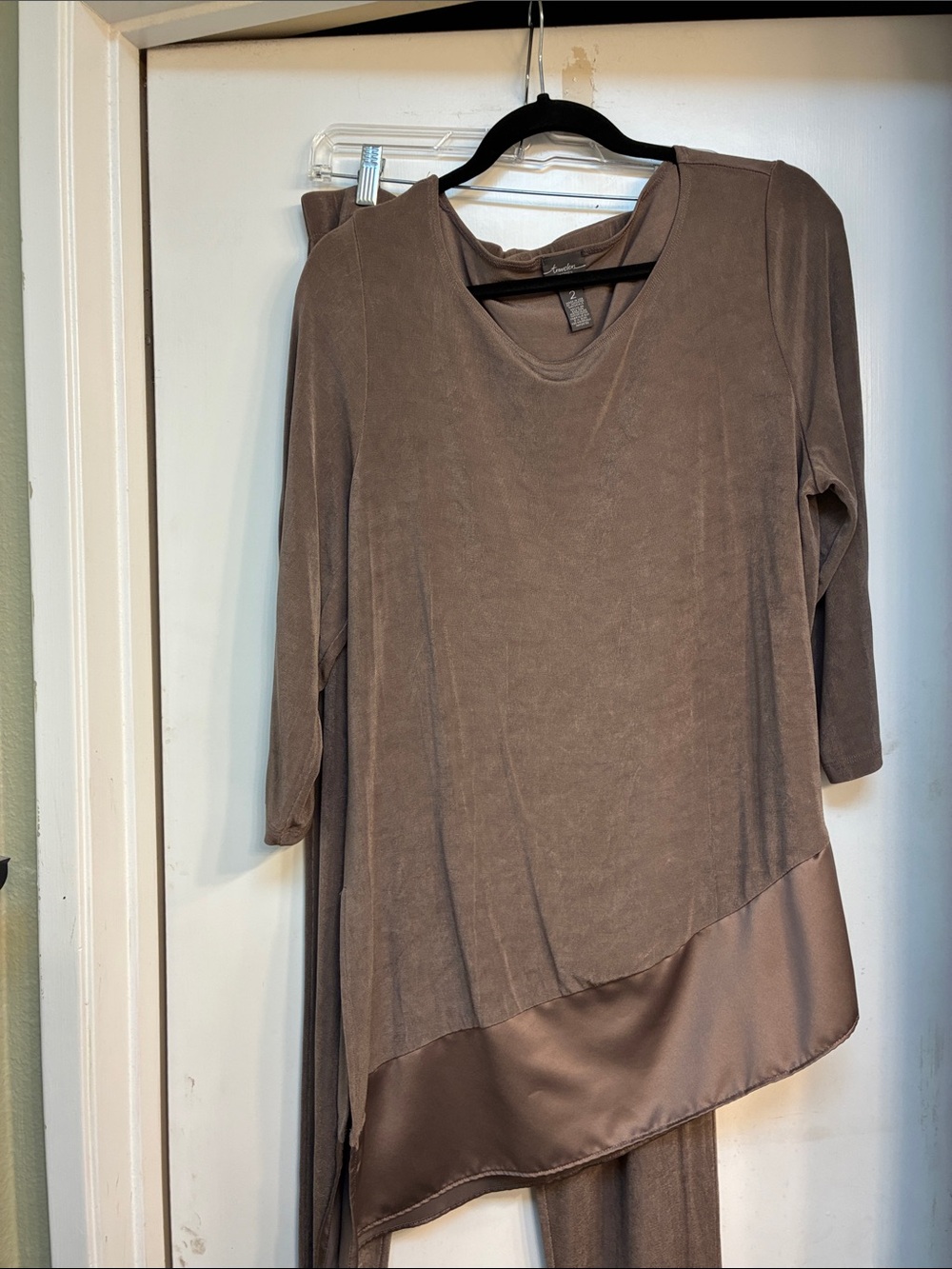 Chico’s Travelers Taupe Asymmetrical Top with Satin Hem and Pants